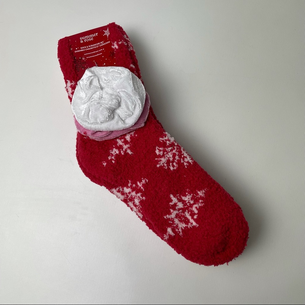 NWT Summer & Rose Sock & Scrunchie Set